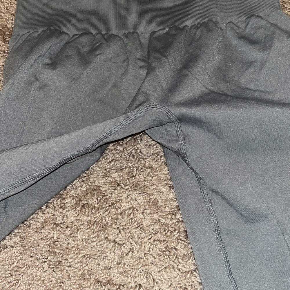 SOLD ⭐️NVGTN Light Gray solid seamless leggings NWOT - Picture 7 of 7
